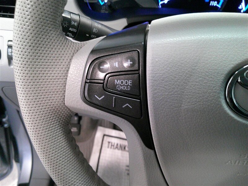 2014 Toyota Sienna XLE 7-Passenger Auto   - Photo 9 - Spencerport, NY 14559