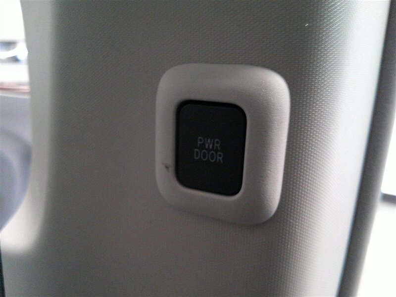 2014 Toyota Sienna XLE 7-Passenger Auto   - Photo 31 - Spencerport, NY 14559