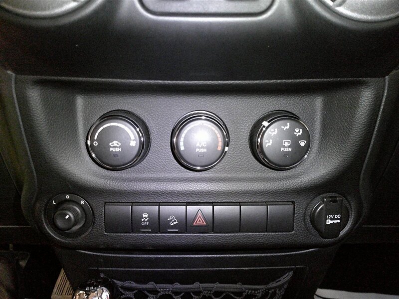 2012 Jeep Wrangler Sport   - Photo 13 - Spencerport, NY 14559