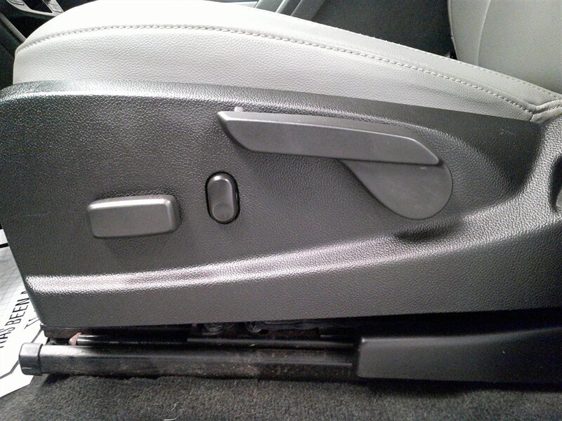 2015 Chevrolet Colorado LT - Photo 29 - Spencerport, NY 14559