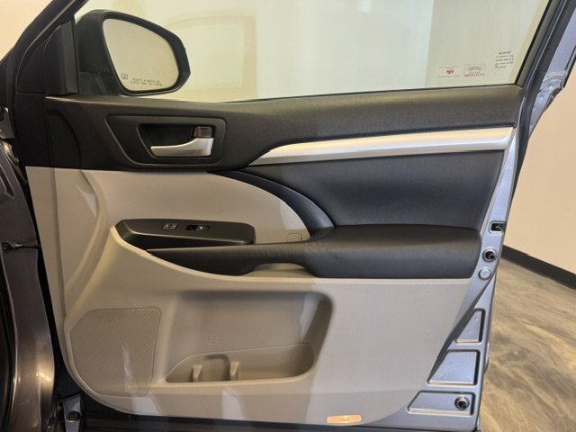 2015 Toyota Highlander XLE - Photo 30 - Spencerport, NY 14559