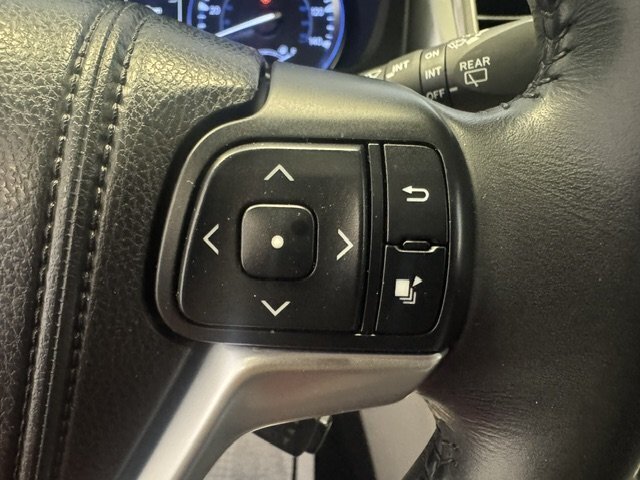 2015 Toyota Highlander XLE - Photo 16 - Spencerport, NY 14559
