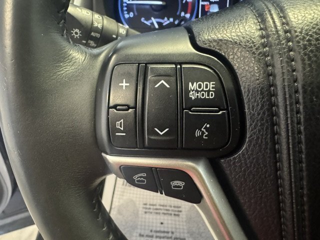2015 Toyota Highlander XLE - Photo 15 - Spencerport, NY 14559
