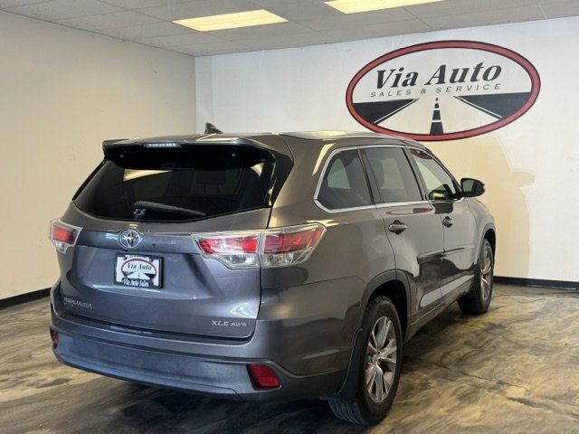 2015 Toyota Highlander XLE - Photo 6 - Spencerport, NY 14559