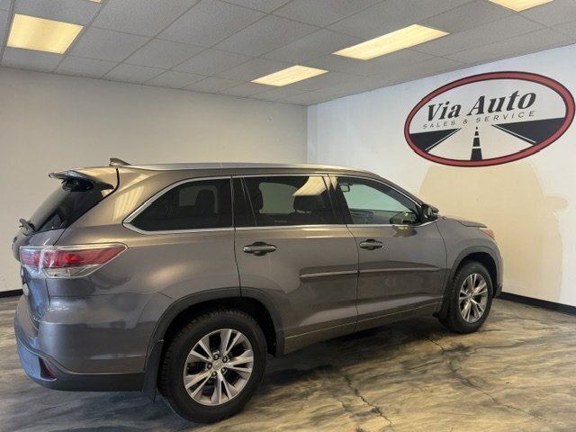 2015 Toyota Highlander XLE - Photo 5 - Spencerport, NY 14559