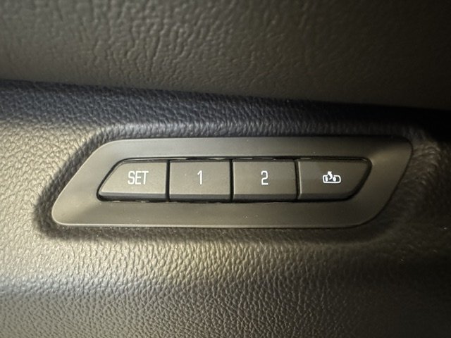 2017 Cadillac Escalade Premium Luxury - Photo 31 - Spencerport, NY 14559