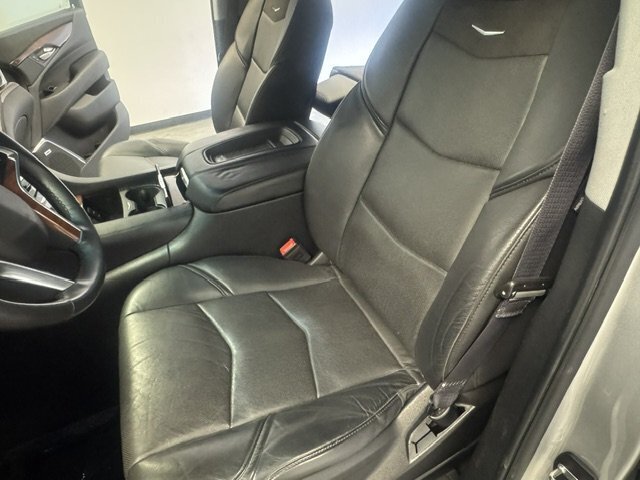2017 Cadillac Escalade Premium Luxury - Photo 30 - Spencerport, NY 14559