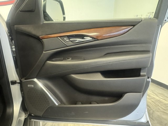 2017 Cadillac Escalade Premium Luxury - Photo 46 - Spencerport, NY 14559