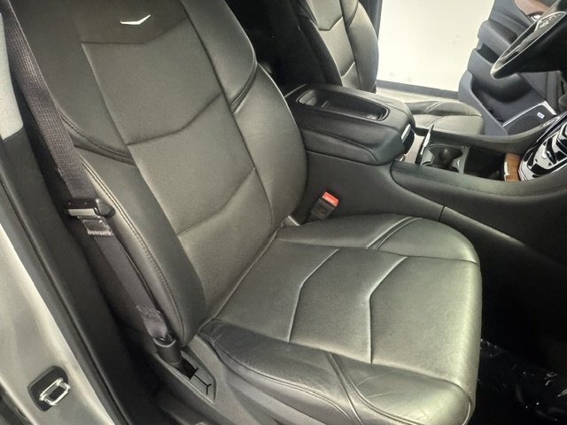 2017 Cadillac Escalade Premium Luxury - Photo 33 - Spencerport, NY 14559