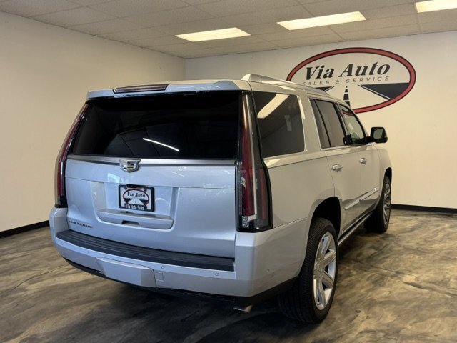 2017 Cadillac Escalade Premium Luxury - Photo 9 - Spencerport, NY 14559