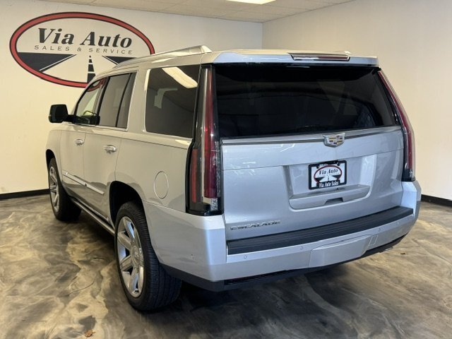 2017 Cadillac Escalade Premium Luxury - Photo 11 - Spencerport, NY 14559