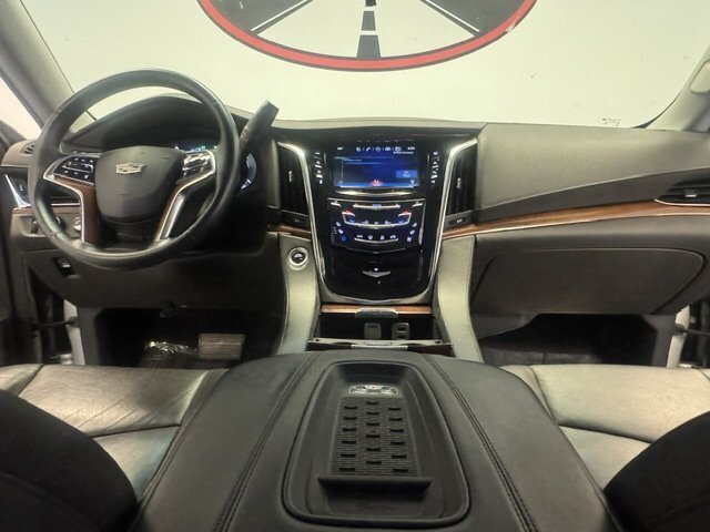 2017 Cadillac Escalade Premium Luxury - Photo 13 - Spencerport, NY 14559