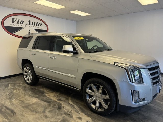 2017 Cadillac Escalade Premium Luxury - Photo 4 - Spencerport, NY 14559