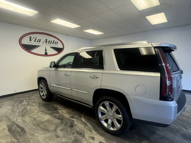 2017 Cadillac Escalade Premium Luxury - Photo 12 - Spencerport, NY 14559