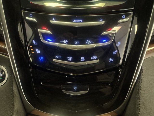 2017 Cadillac Escalade Premium Luxury - Photo 25 - Spencerport, NY 14559