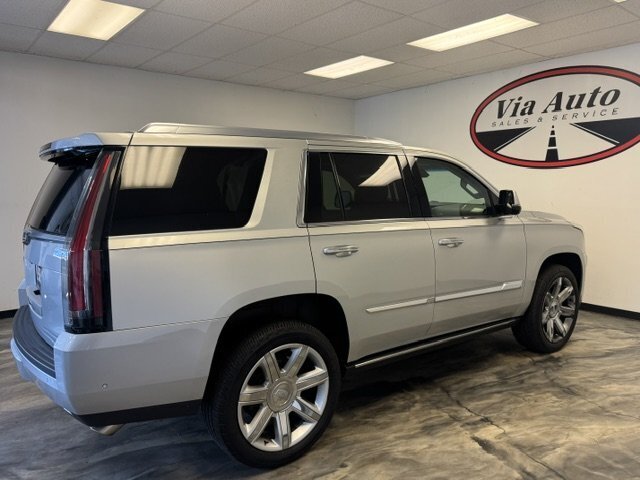 2017 Cadillac Escalade Premium Luxury - Photo 8 - Spencerport, NY 14559