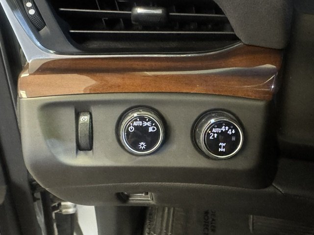 2017 Cadillac Escalade Premium Luxury - Photo 27 - Spencerport, NY 14559