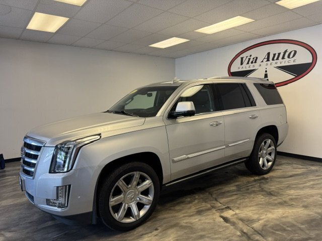 2017 Cadillac Escalade Premium Luxury - Photo 6 - Spencerport, NY 14559
