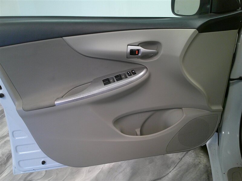 2013 Toyota Corolla LE - Photo 22 - Spencerport, NY 14559