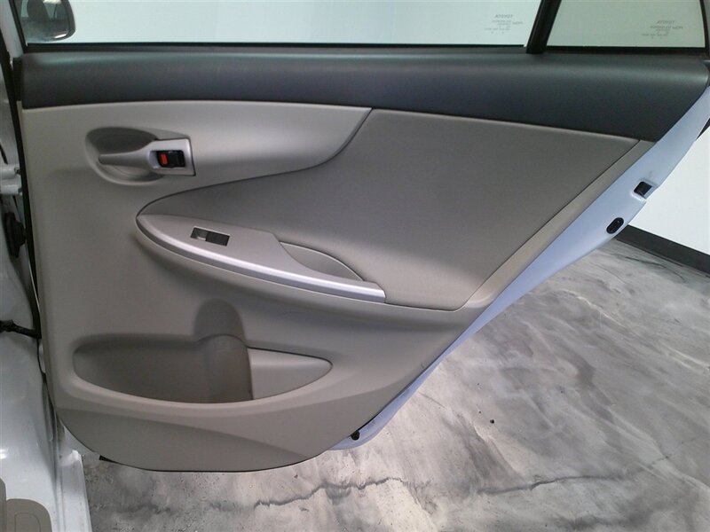 2013 Toyota Corolla LE - Photo 27 - Spencerport, NY 14559