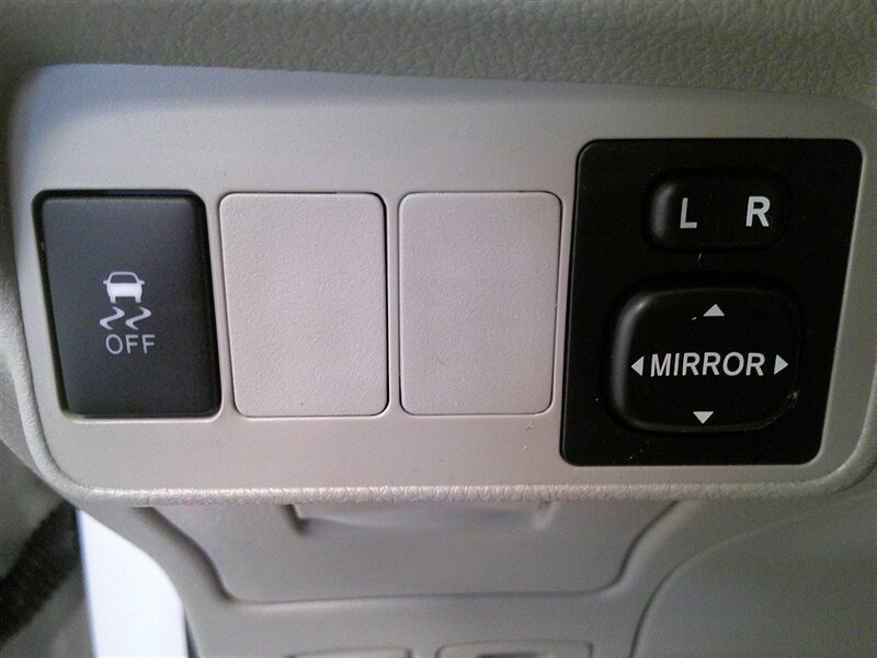 2013 Toyota Corolla LE - Photo 14 - Spencerport, NY 14559