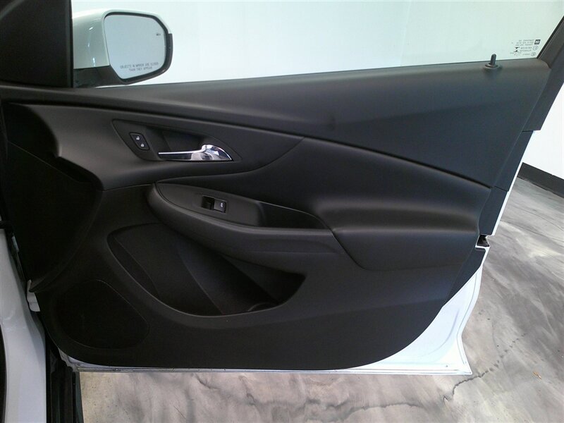 2018 Chevrolet Volt LT - Photo 30 - Spencerport, NY 14559