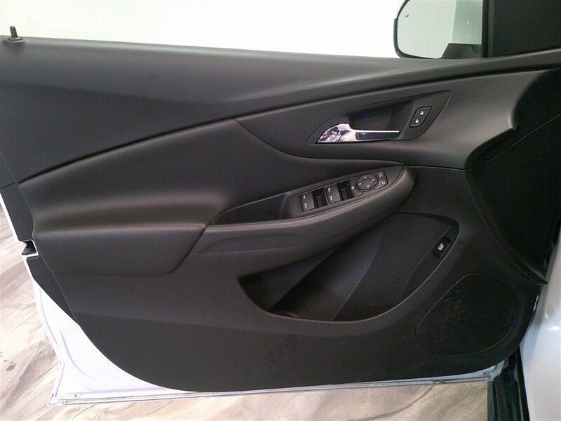 2018 Chevrolet Volt LT - Photo 28 - Spencerport, NY 14559