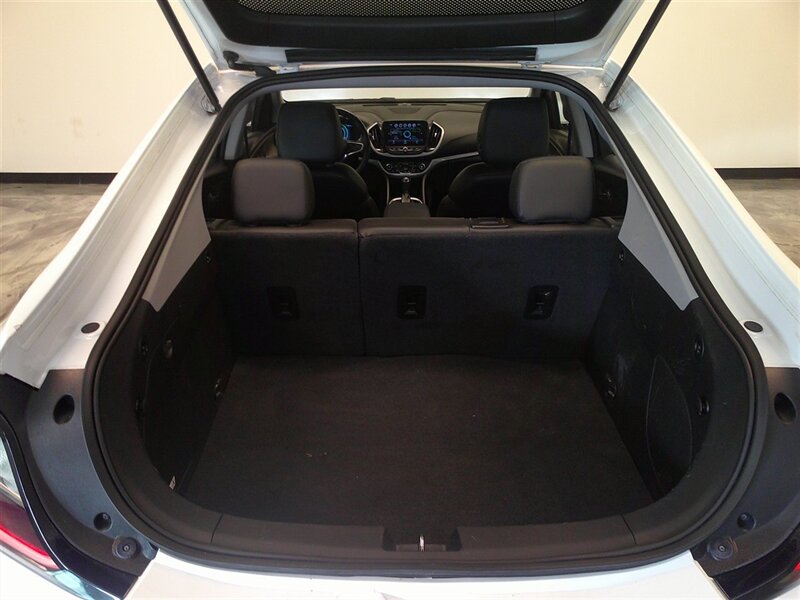 2018 Chevrolet Volt LT - Photo 8 - Spencerport, NY 14559