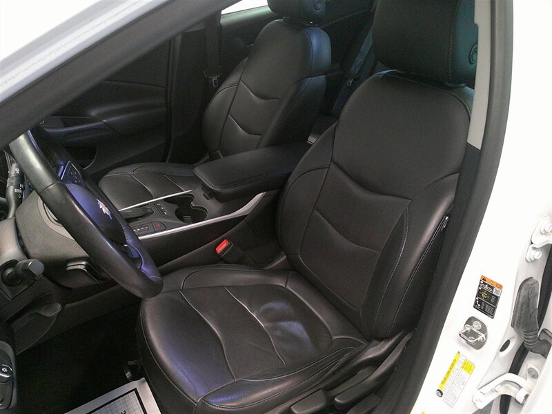 2018 Chevrolet Volt LT - Photo 26 - Spencerport, NY 14559