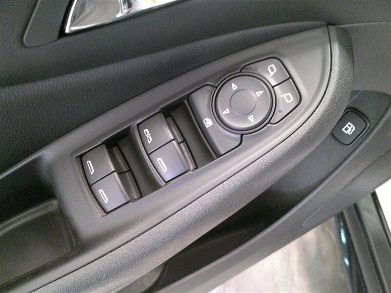 2018 Chevrolet Volt LT - Photo 29 - Spencerport, NY 14559