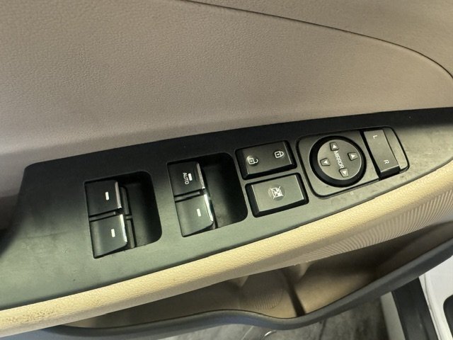 2017 Hyundai TUCSON Limited - Photo 39 - Spencerport, NY 14559