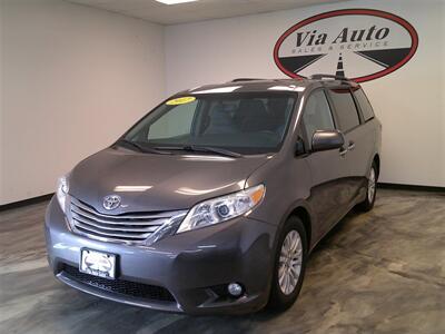 2017 Toyota Sienna XLE 7-Passenger Auto Van