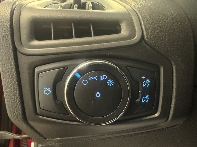 2014 Ford Focus SE - Photo 15 - Spencerport, NY 14559