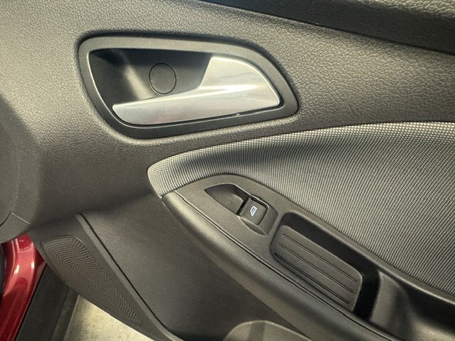 2014 Ford Focus SE - Photo 25 - Spencerport, NY 14559