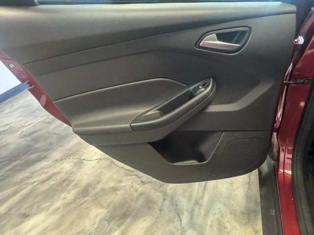 2014 Ford Focus SE - Photo 26 - Spencerport, NY 14559