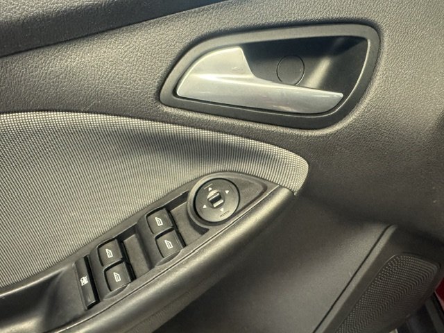 2014 Ford Focus SE - Photo 23 - Spencerport, NY 14559