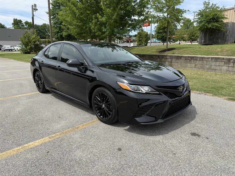2019 Toyota Camry SE   - Photo 1 - Columbia, SC 29210