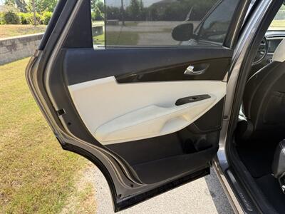 2016 Kia Sorento SX Limited V6   - Photo 8 - Columbia, SC 29210