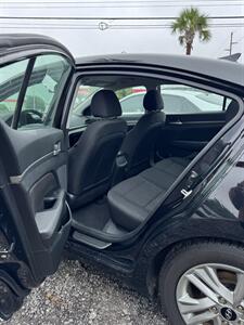 2020 Hyundai ELANTRA SEL   - Photo 9 - Columbia, SC 29210