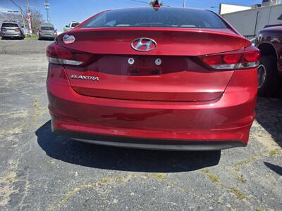 2018 Hyundai Elantra SEL   - Photo 5 - Columbia, SC 29210