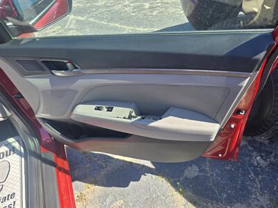 2018 Hyundai Elantra SEL   - Photo 11 - Columbia, SC 29210