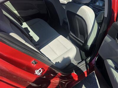 2018 Hyundai Elantra SEL   - Photo 12 - Columbia, SC 29210
