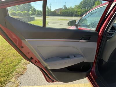 2018 Hyundai Elantra SEL   - Photo 8 - Columbia, SC 29210