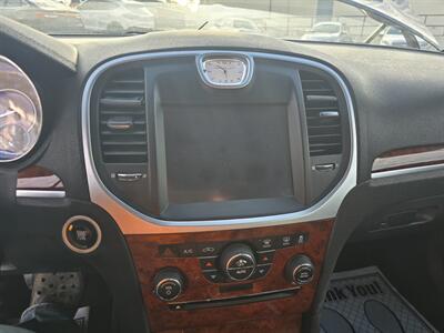 2014 Chrysler 300 Series   - Photo 18 - Columbia, SC 29210