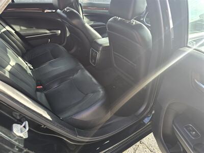 2014 Chrysler 300 Series   - Photo 15 - Columbia, SC 29210