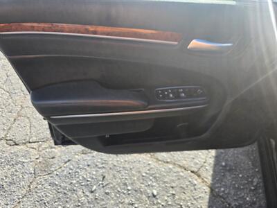 2014 Chrysler 300 Series   - Photo 12 - Columbia, SC 29210