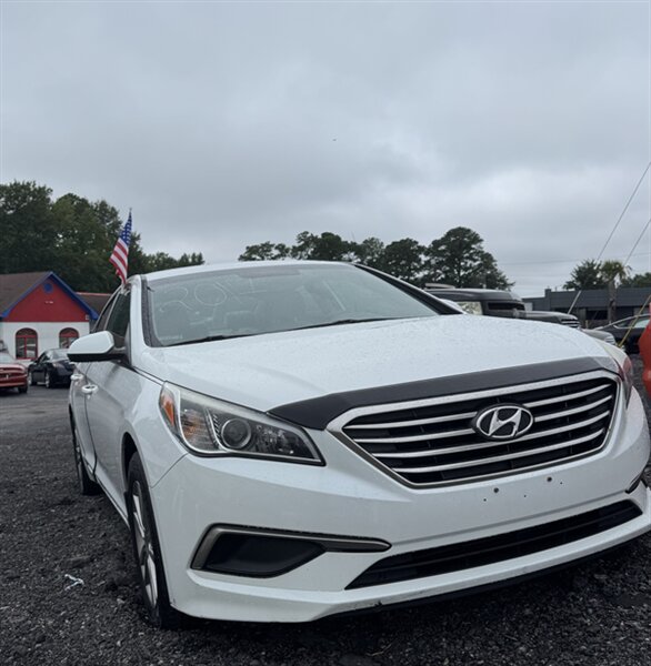 2016 Hyundai SONATA SE - Photo 1 - Columbia, SC 29210