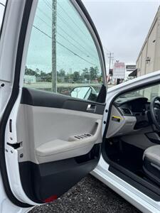 2016 Hyundai SONATA SE   - Photo 5 - Columbia, SC 29210