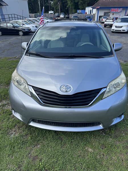 2012 Toyota Sienna LE 8-Passenger - Photo 1 - Columbia, SC 29210