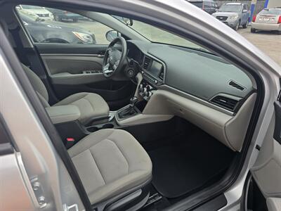 2019 Hyundai ELANTRA SEL   - Photo 9 - Columbia, SC 29210